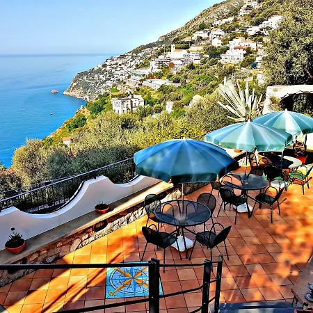 Iris,le Terrazze Del Duca B&B